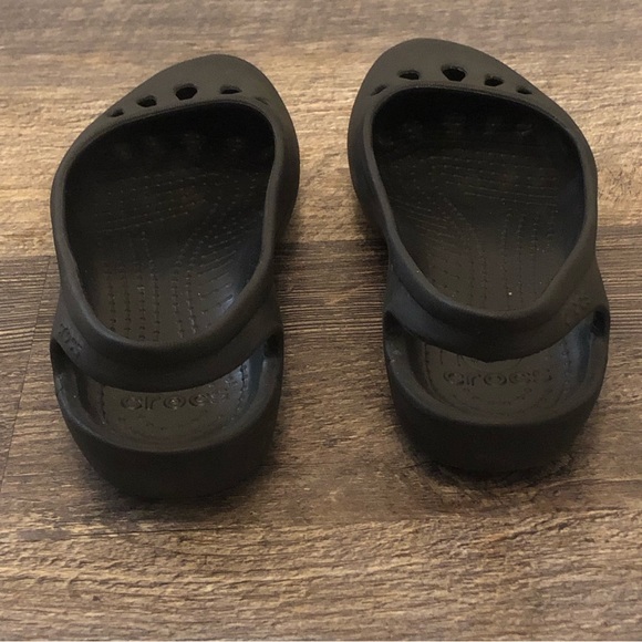 Crocs Kids Girl Flats Size 4 Black EUC - Picture 5 of 9